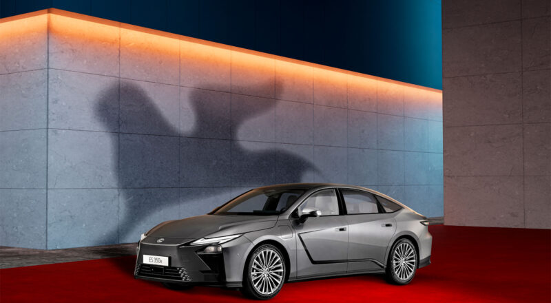 Lexus ES coche oficial del 82º festival internacional de cine de venecia