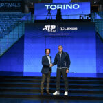 Hombres dandose la mano en la ATP Tours