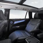 Habitáculo trasero del Lexus TZ con asientos individuales y diseño panorámico.