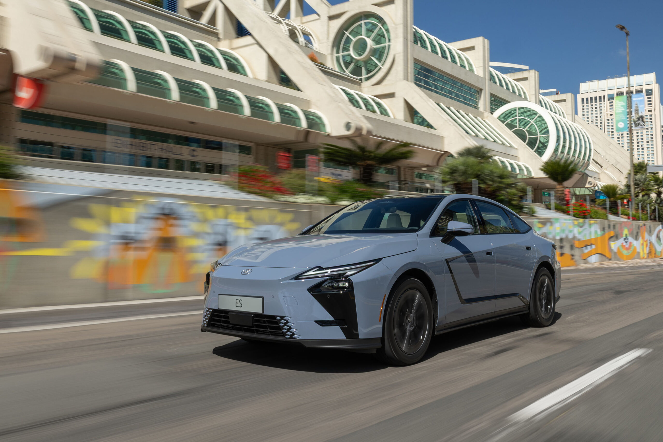 Galería: El Nuevo Lexus ES Redefiniendo el Sedán de Lujo