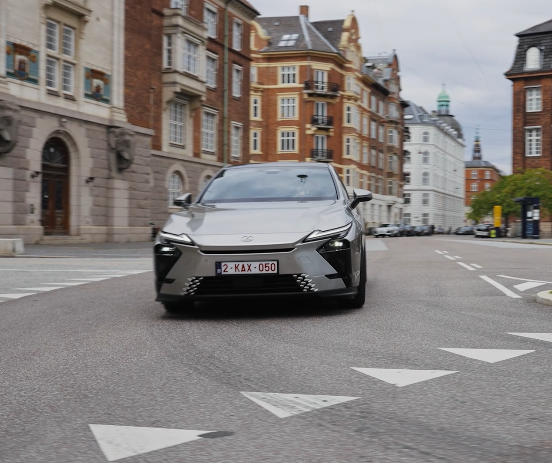 Vídeo: Lexus ES 2026 Sonic Titanium